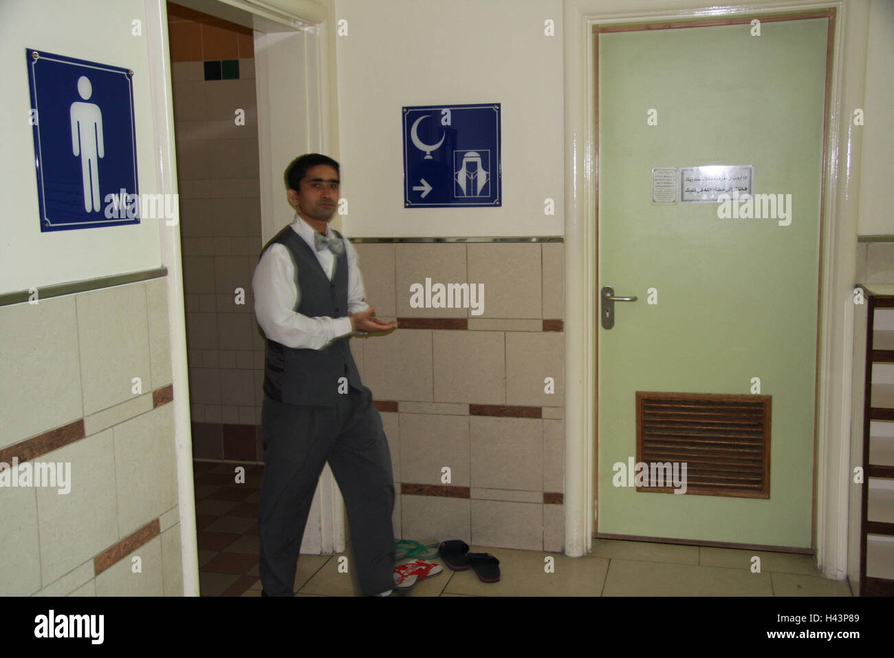 Qatar, Doha, toilet, prayer room, publicly, man, no model release, Qatar, faith, religion, Islam