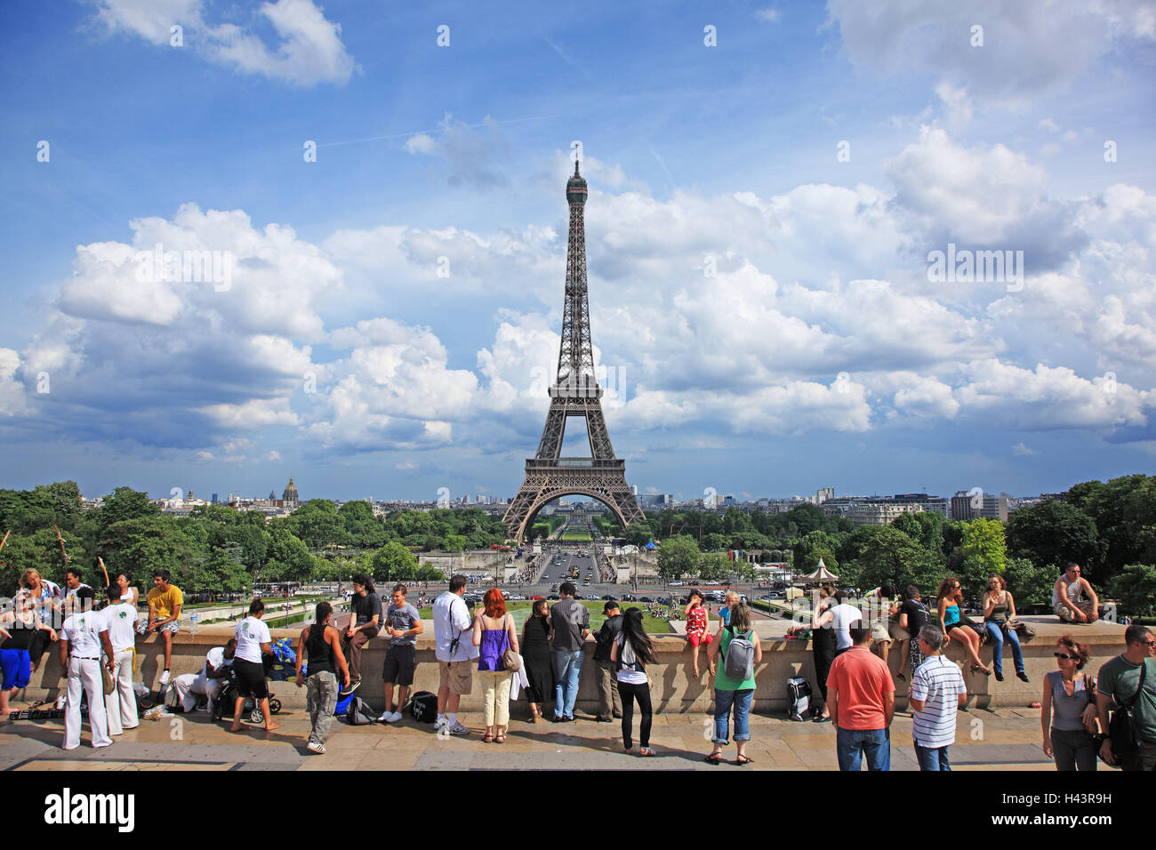 France, Paris, Trocadero, palace de Chaillot, tourists, Eiffel Tower ...