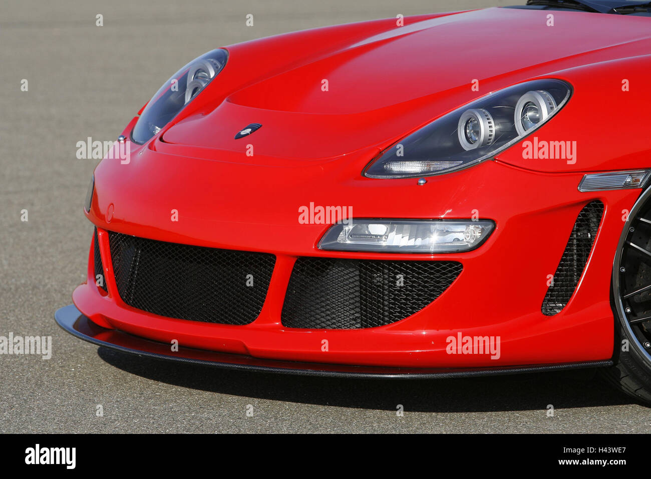 Front spoiler hi-res stock photography and images - Alamy