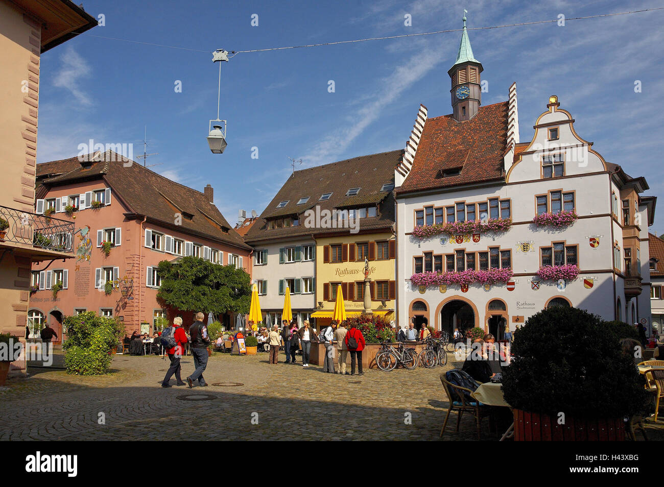 Germany, Baden-Wurttemberg, Black Forest, Staufen, Old Town, city hall square, tourist, South Germany, Breisgau, Markgräfler country, wine-growing area, wine region, building, houses, architecture, person, tourism, well, cafes, street cafe, Stock Photo