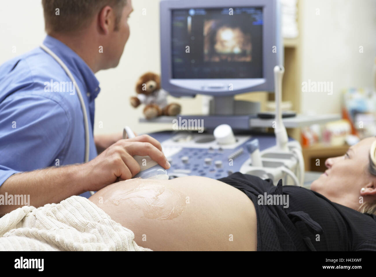 Doctor's office, gynecologist, sonography, woman, pregnancy, stomach, examination, monitor, baby, model released, Stock Photo