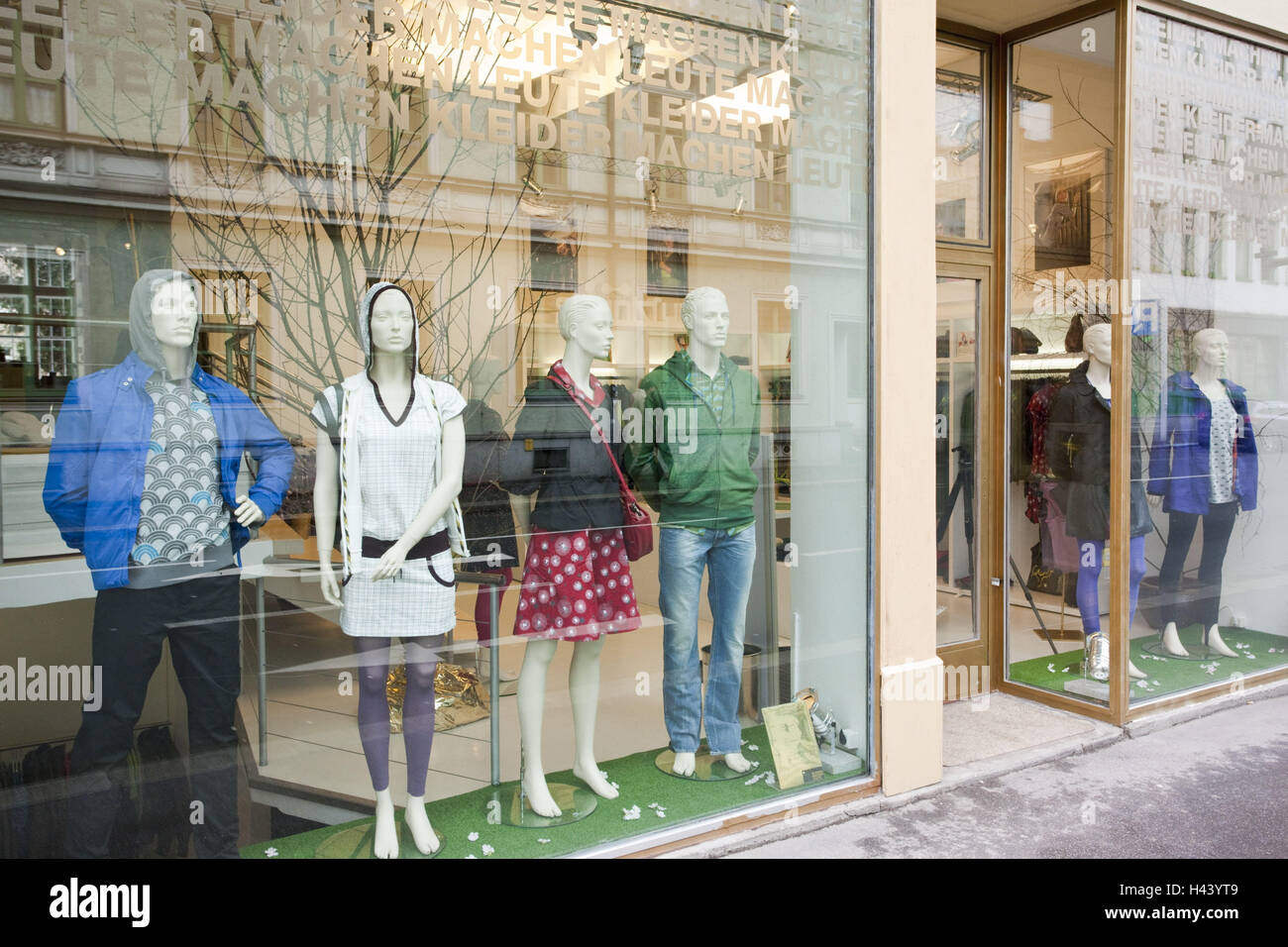 Austria, Upper Austria, Linz, boutique, shop-window, mannequins, Stock Photo