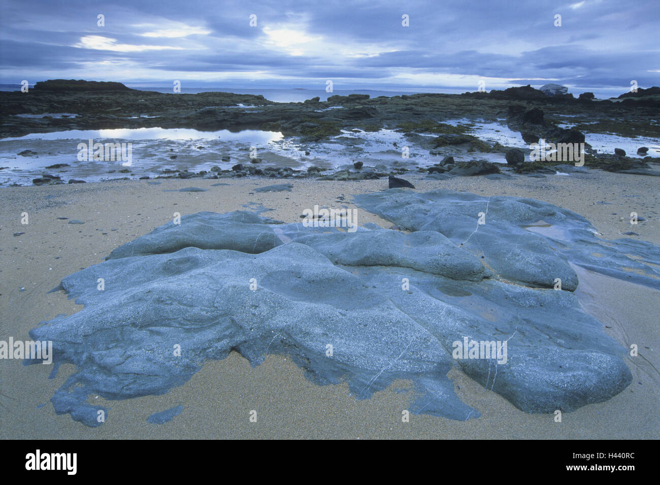 Great Britain, Scotland, North Berwick, beach, low tide, cloudy sky