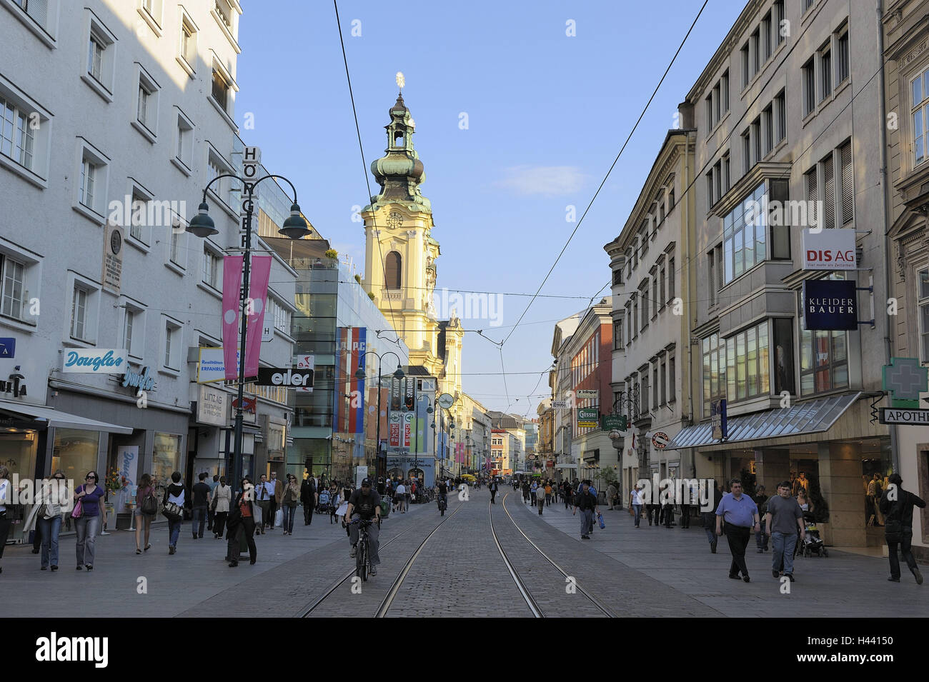 Austria, Upper Austria, Linz, shopping street, people, steeples, city ...