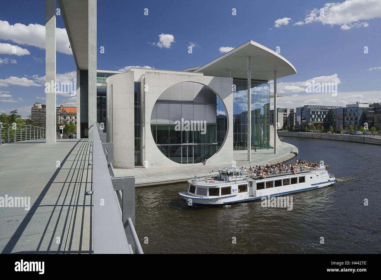 Germany, Berlin, the Bundestag, Marie-Elisabeth-Lüders-Haus, ship, tourist, river Spree, Europe, town, capital, place of interest, Spree bow, government district, bridge, architecture, building, Lüdersblock, exposed concrete, rotunda, parliament library, Stock Photo