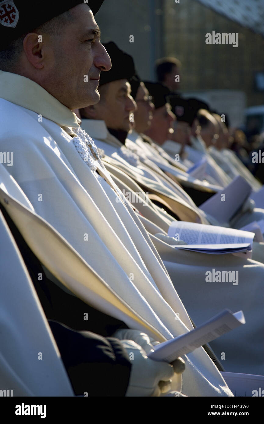 Priest, believers, prayer, Lourdes, France Stock Photo Alamy