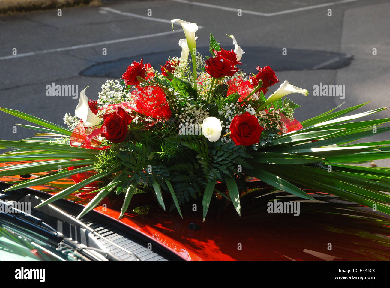 Wedding, floral decoration, car, detail Stock Photo Alamy