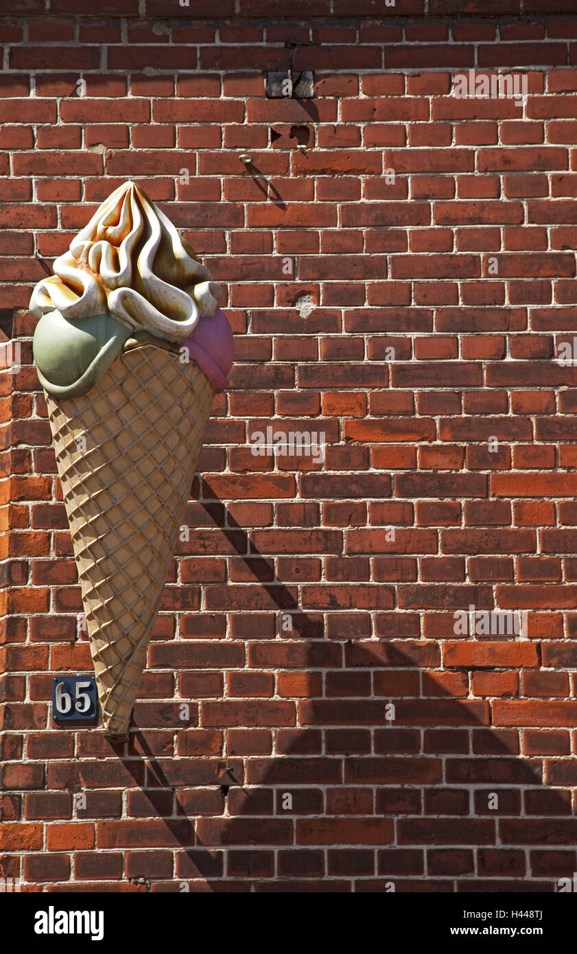 House wall, icecream cone, oversized Stock Photo Alamy