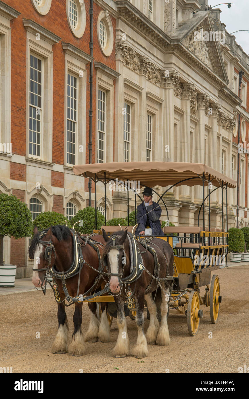Horse and Carriage, Hampton Court Palace,Richmond,  London, England Stock Photo