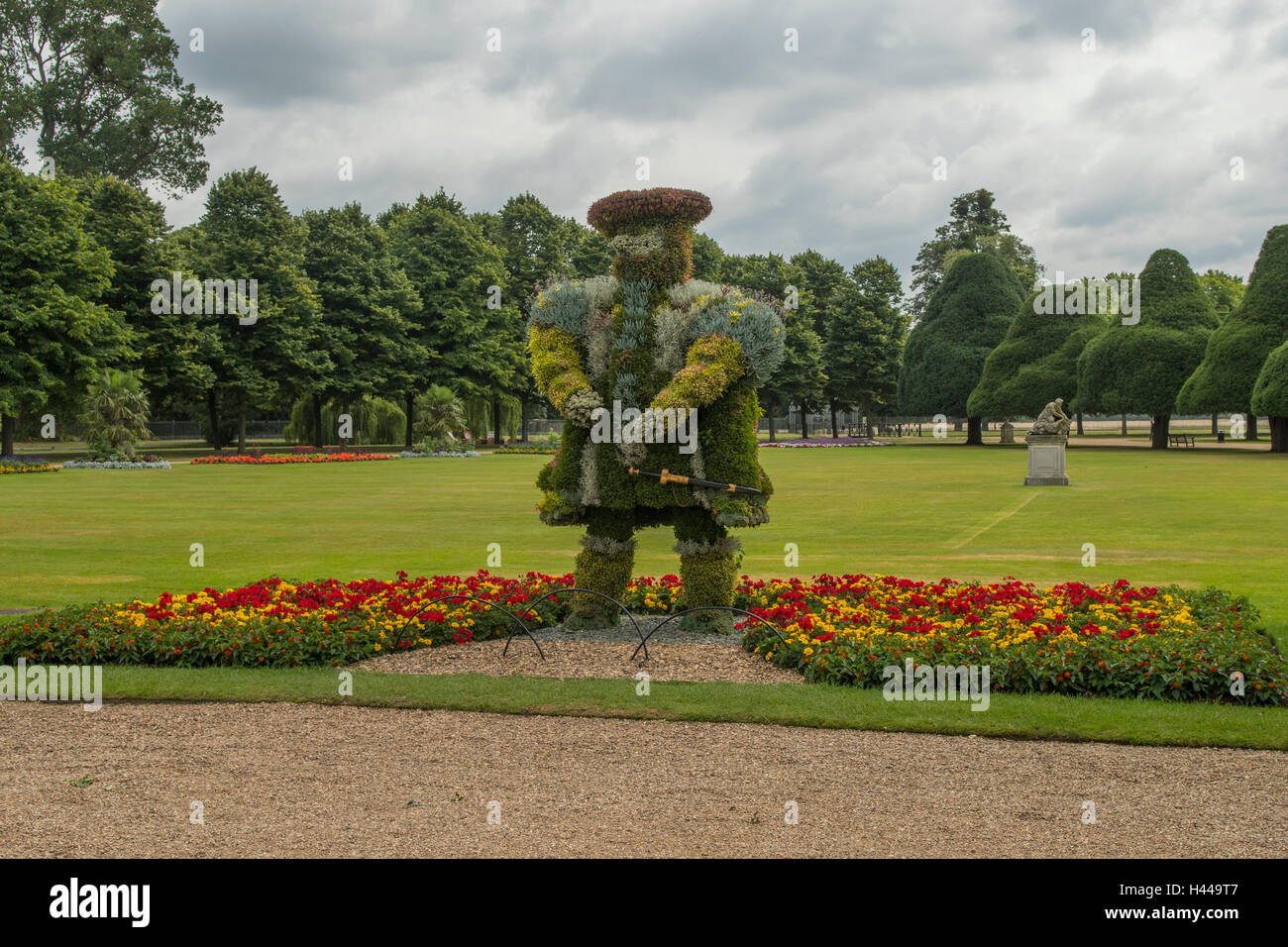 Floral Henry VIII, Gardens, Hampton Court Palace, Richmond, London, England Stock Photo