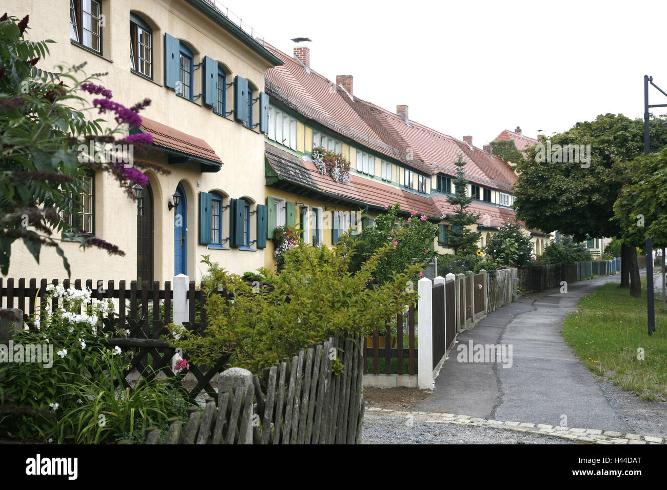 Germany, Saxony, Dresden, Hellerau, garden city, house line, front gardens, Stock Photo