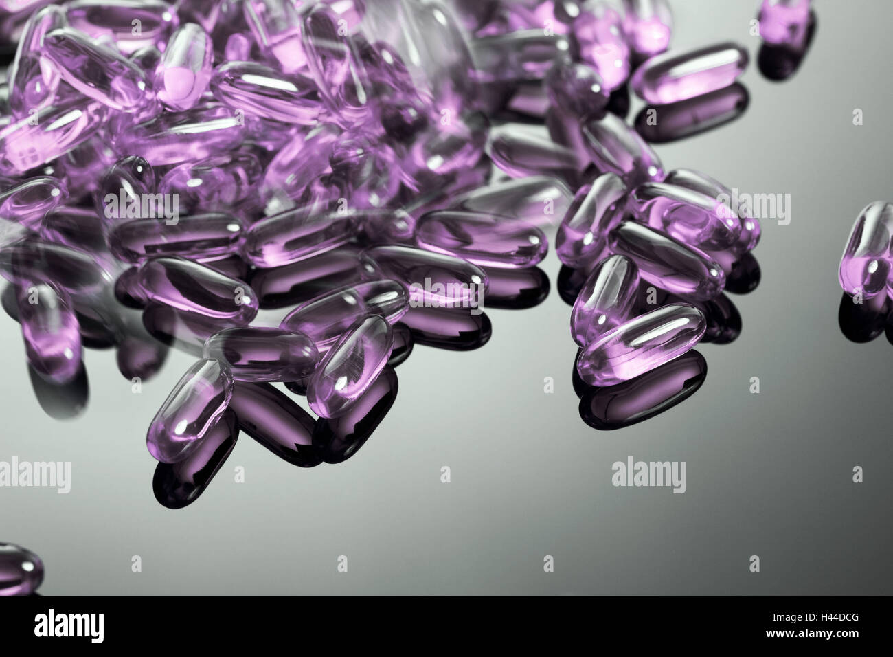 Capsules, many, pink, transparent Stock Photo - Alamy