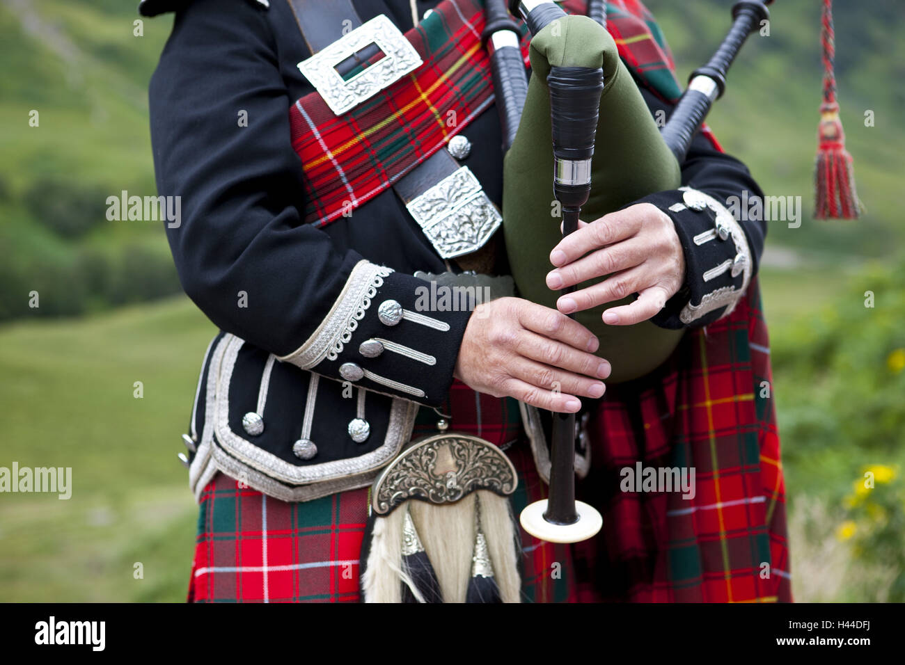 Great Britain, Scotland, highlands, Glen Coe, bagpipes player
