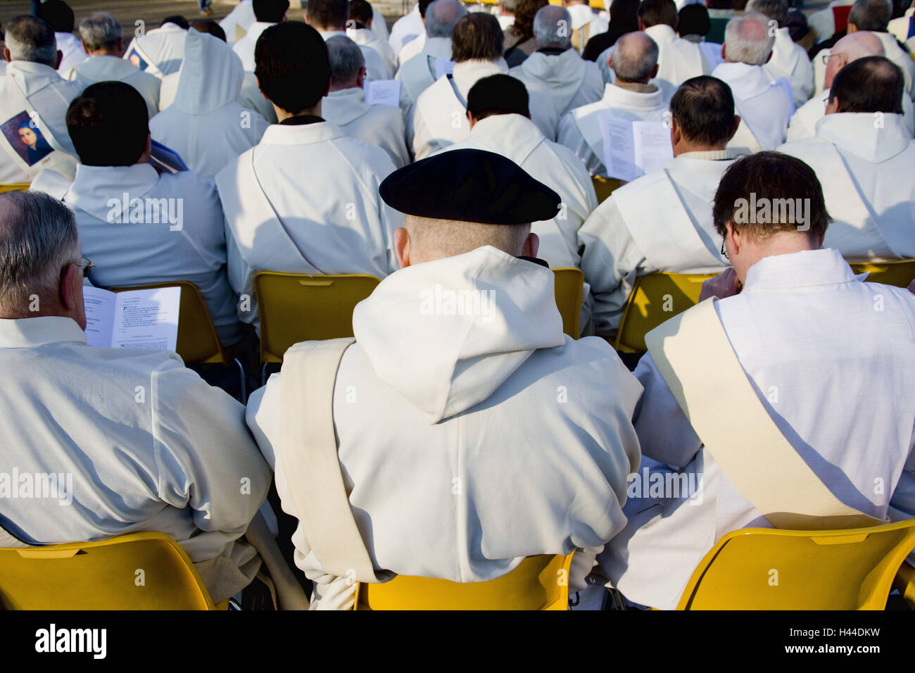 Priest, believers, prayer, Lourdes, France Stock Photo Alamy