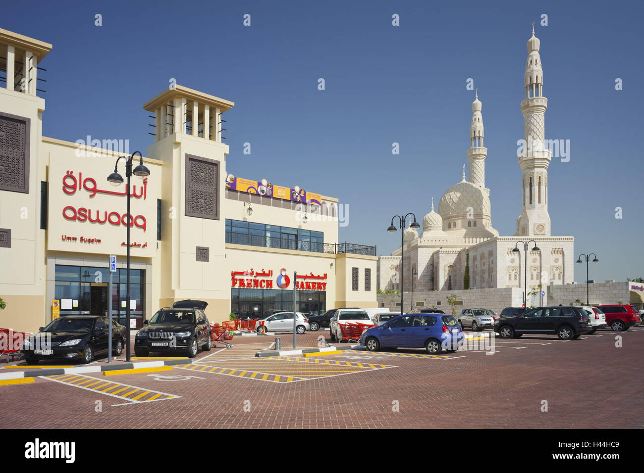 United Arab Emirates, Dubai, Jumeriah Mosque, parking lot, cars Stock