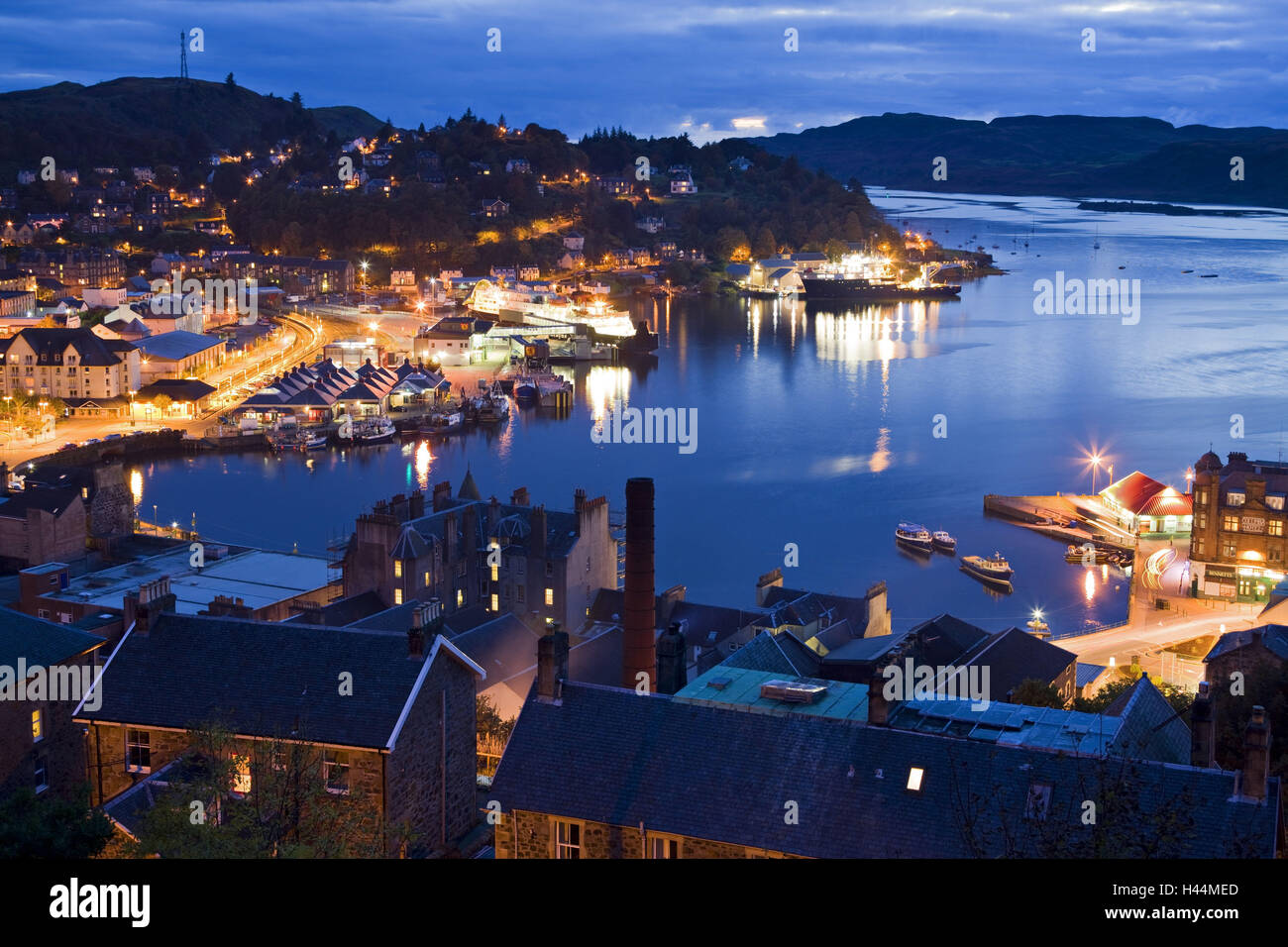 Great Britain, Scotland, Argyllshire, Oban, town view, lights, evening, Stock Photo