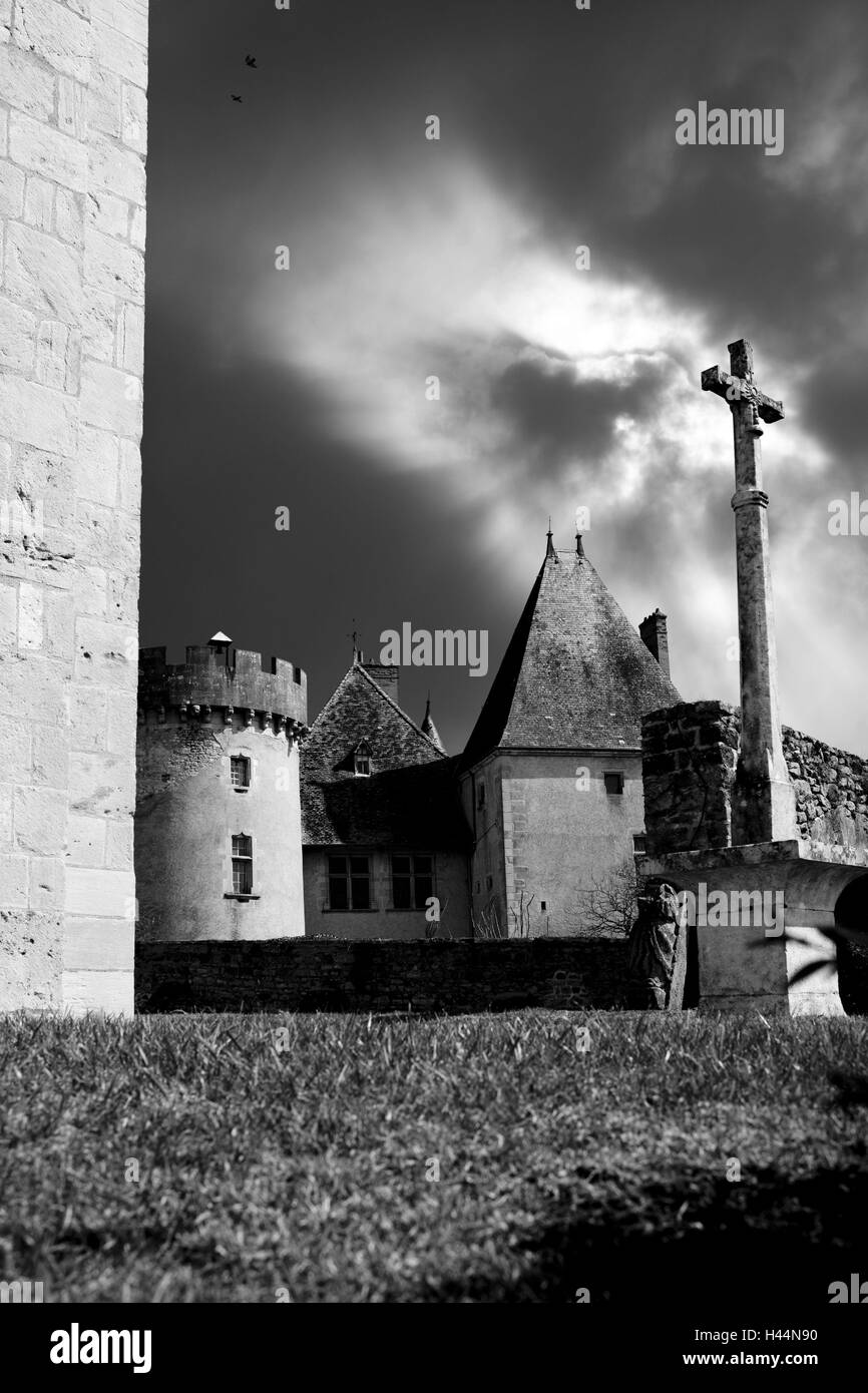 France, Bourgogne, castle, Celtic cross, s/w, Stock Photo