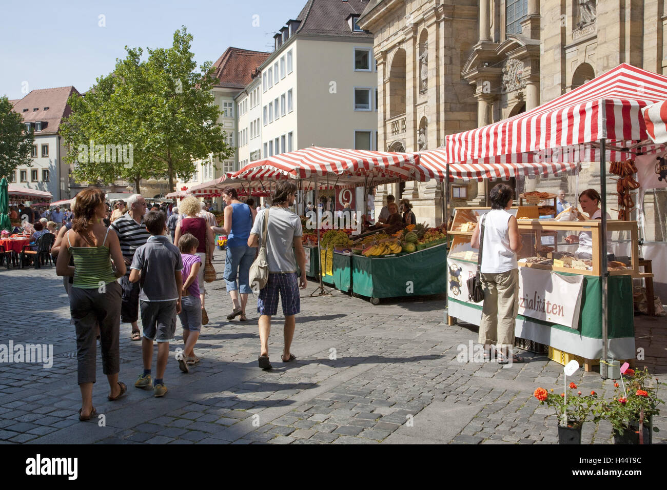 Market stalls before the church St. Martin, market, weekly market, Bamberg, Franconia, Bavaria, Germany, Stock Photo