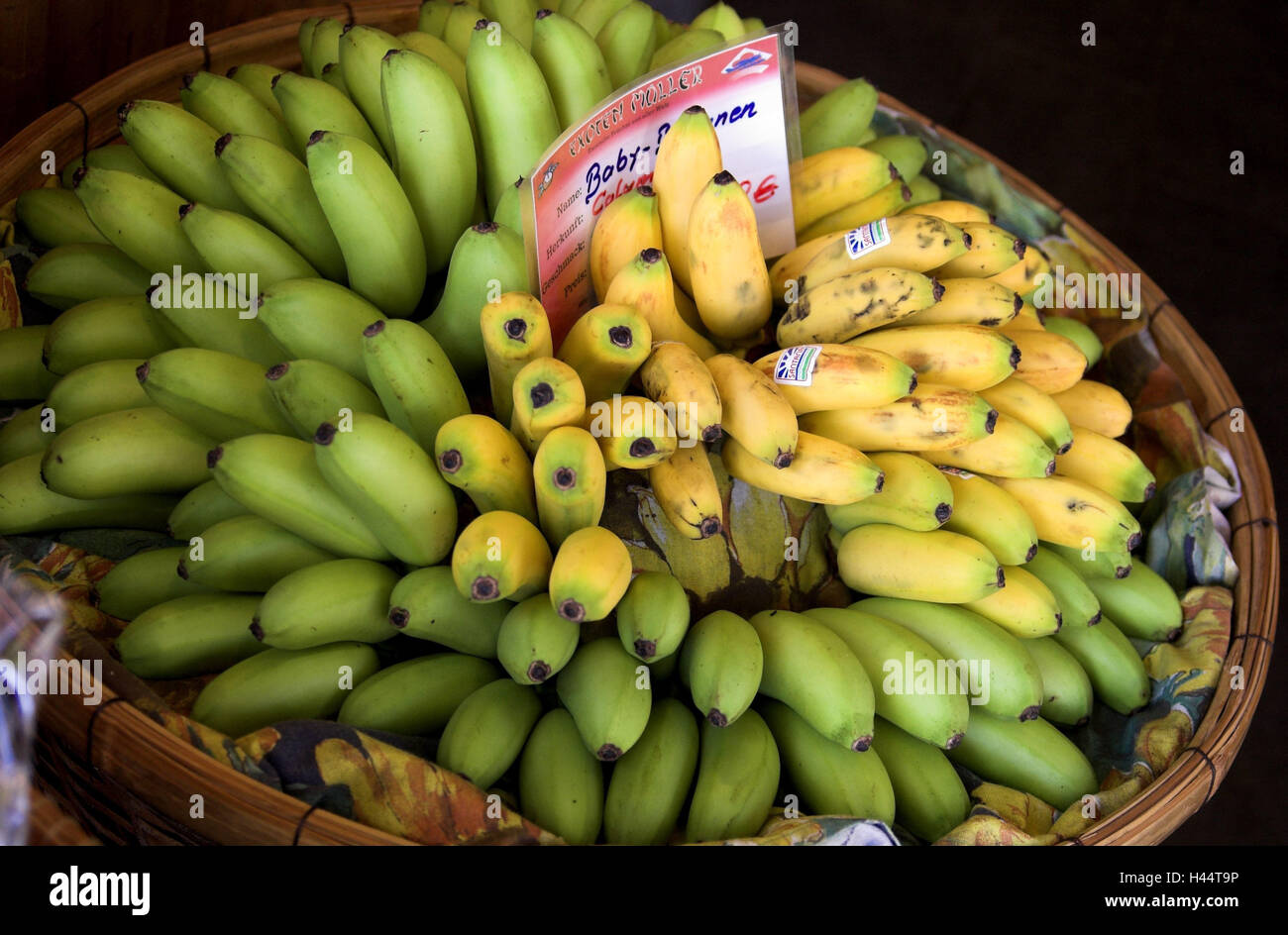 Basket, baby bananas, sales, Viktualienmarkt, Munich, fruit, ripe