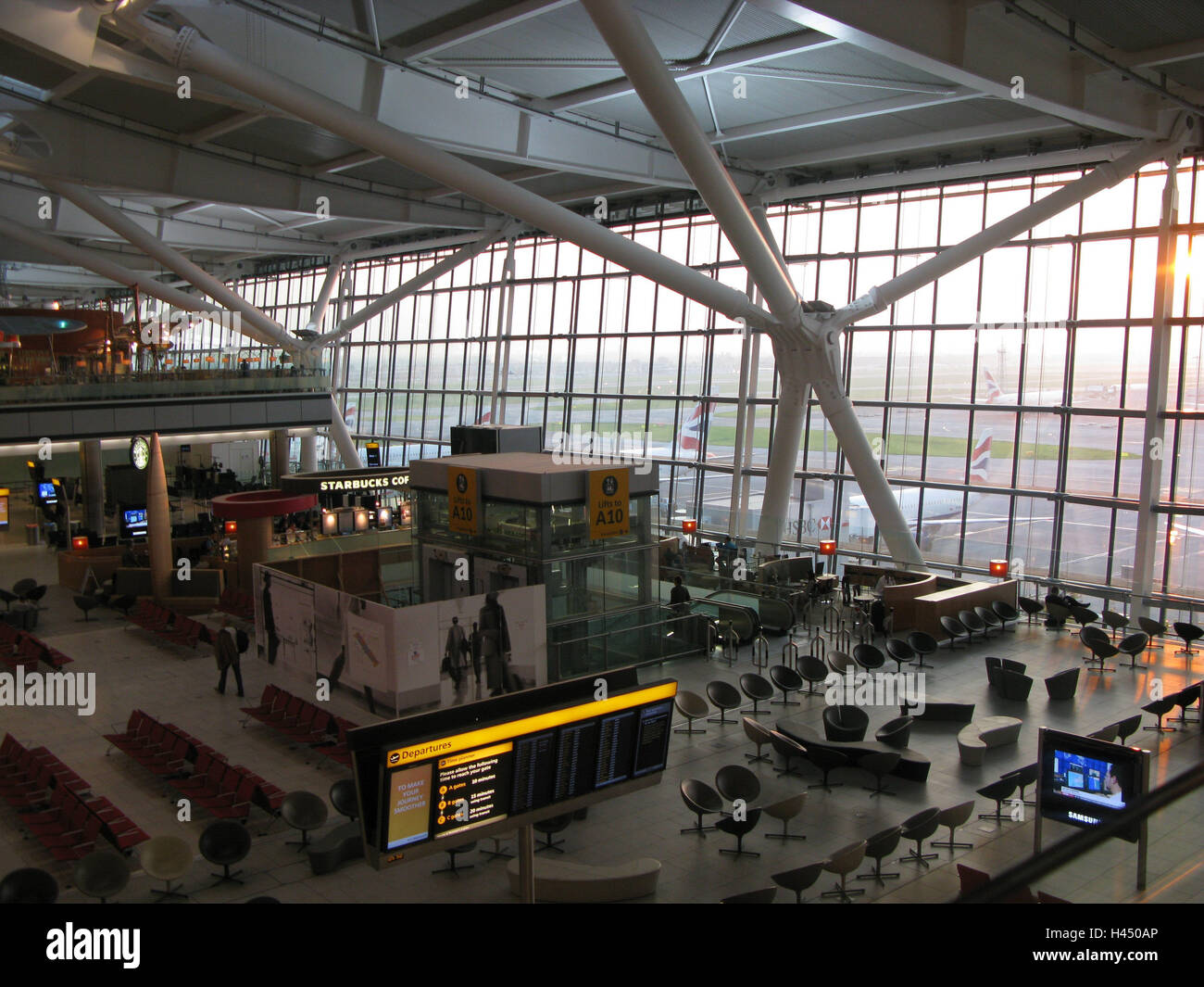 Great Britain, London, airport Heathrow, "terminal 5", air terminal