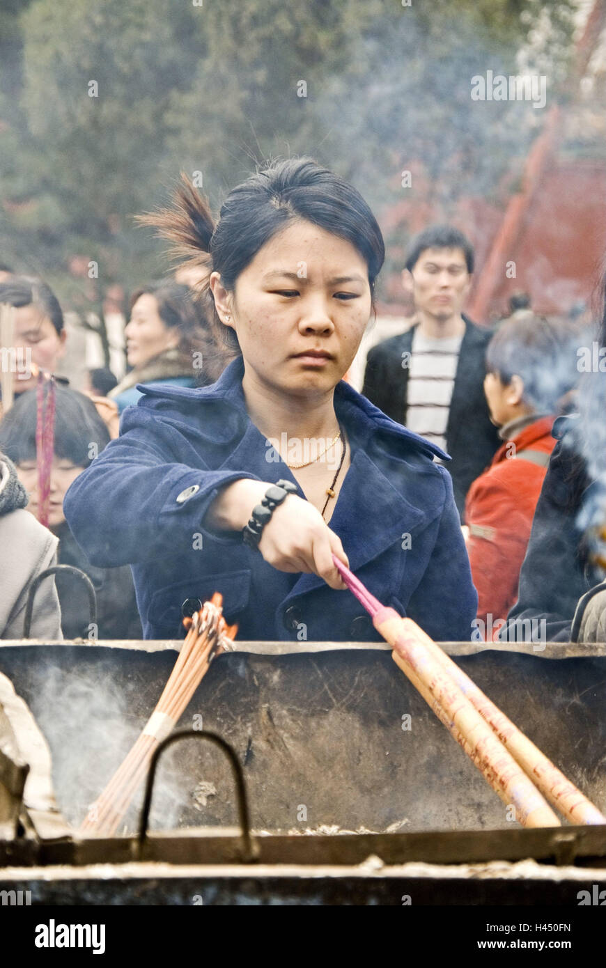 Joss sticks hi-res stock photography and images - Alamy