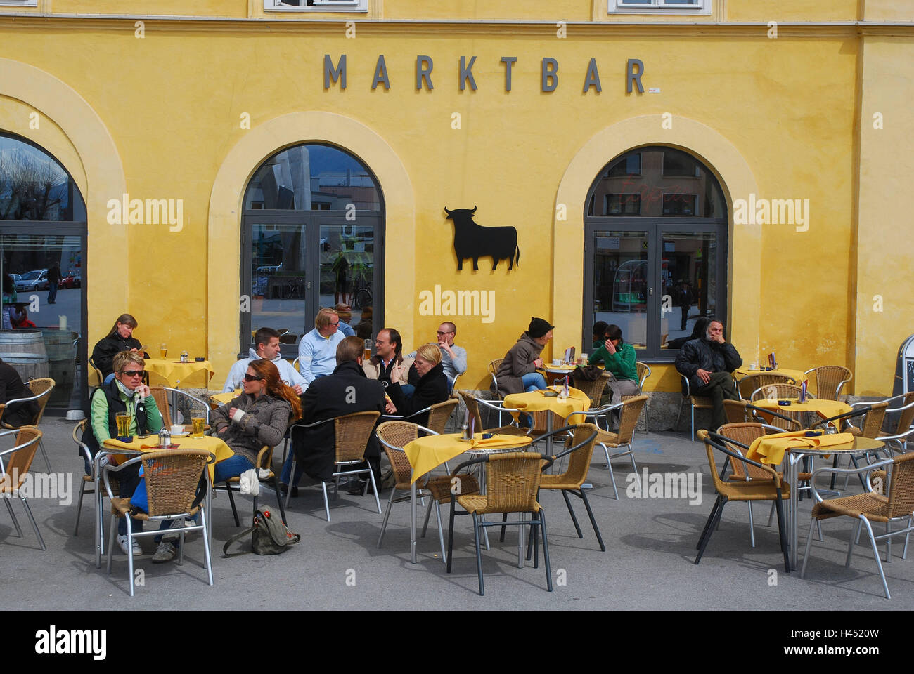 Austria, Tyrol, Innsbruck, marketplace, cafe Marktbar, guests, outside