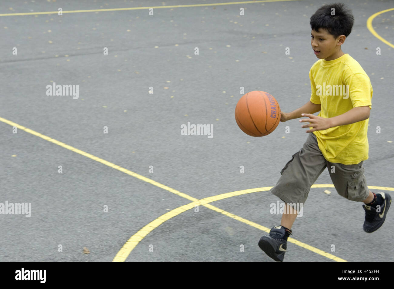 Boy, basketball, play, dribble, model released, people, child, only, sport, ball sport, game, leisure time, hobby, activity, play, fun, joy, motion, train, technology, practise, quickness, run, ball, outside, Stock Photo
