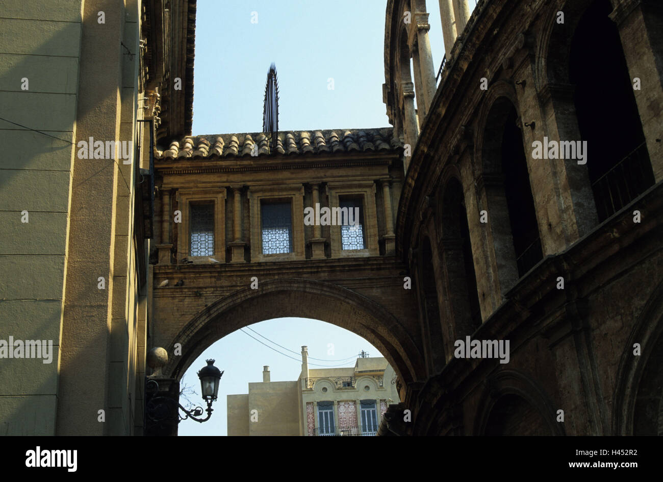Spain, Valencia, old part of town, buildings, connection, archway, walk, from below, Valencia-Stadt, city center, houses, round-bow, connection-walk, windows, construction, architecture, historically, sight, destination, tourism, Stock Photo