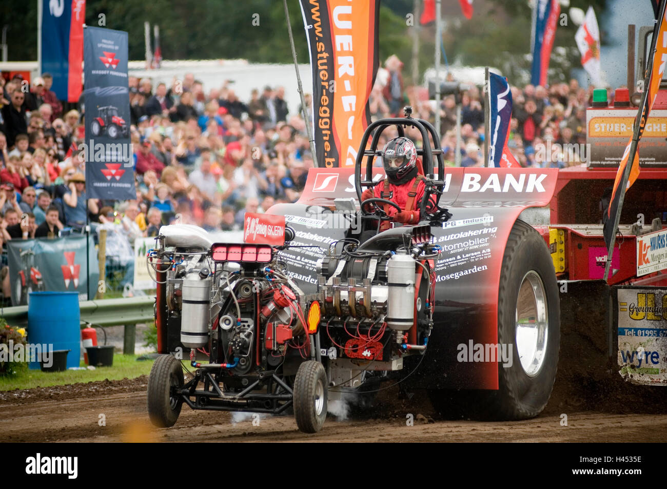 tractor pull pulls pulling puller pullers tractors track event events competition high horsepower powerful engine engines loud n Stock Photo