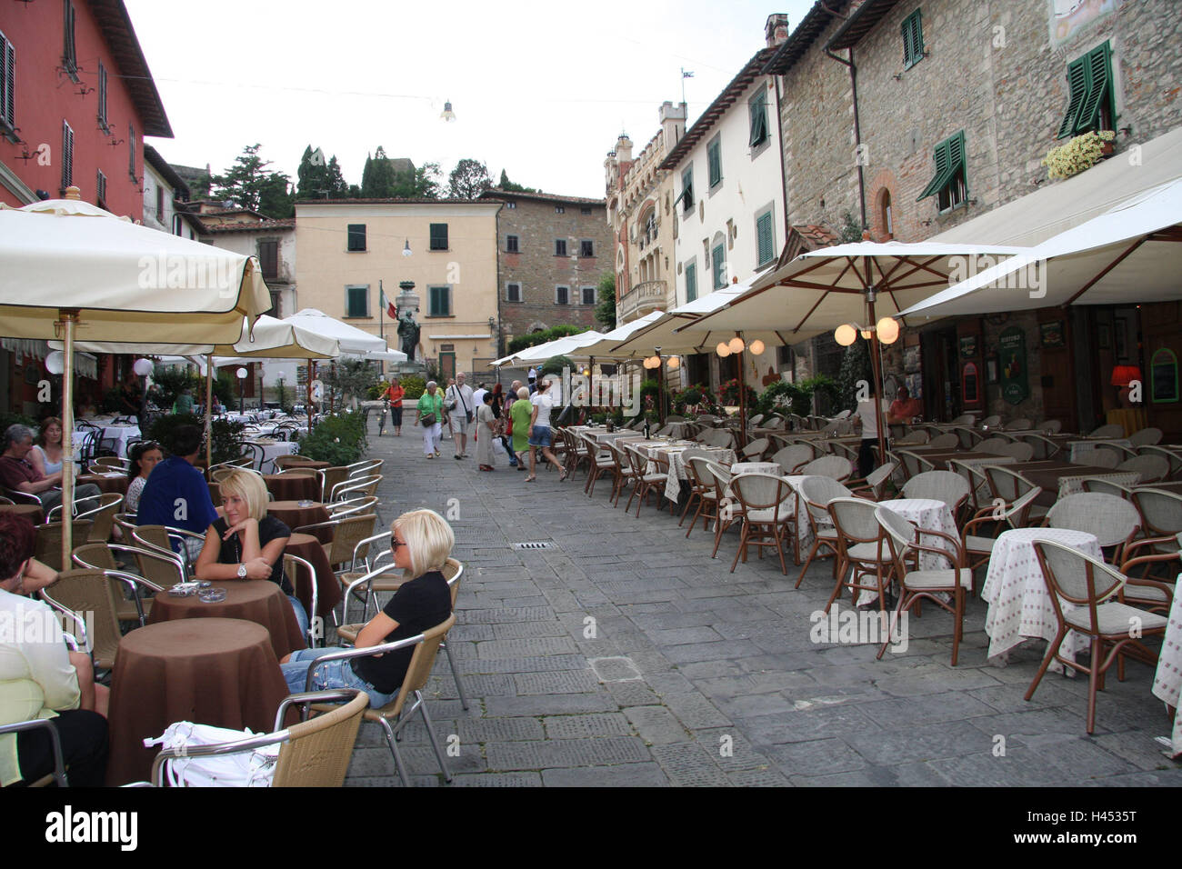 Italy, Tuscany, Montecatini Alto, Piazza Giuseppe Giusti, street cafe, tourist, town, destination, upper town, mountain village, houses, terrace, building, residential houses, architecture, cafes, bars, restaurants, sunshades, tables, chairs, outside, people, tourism, no model release, Stock Photo