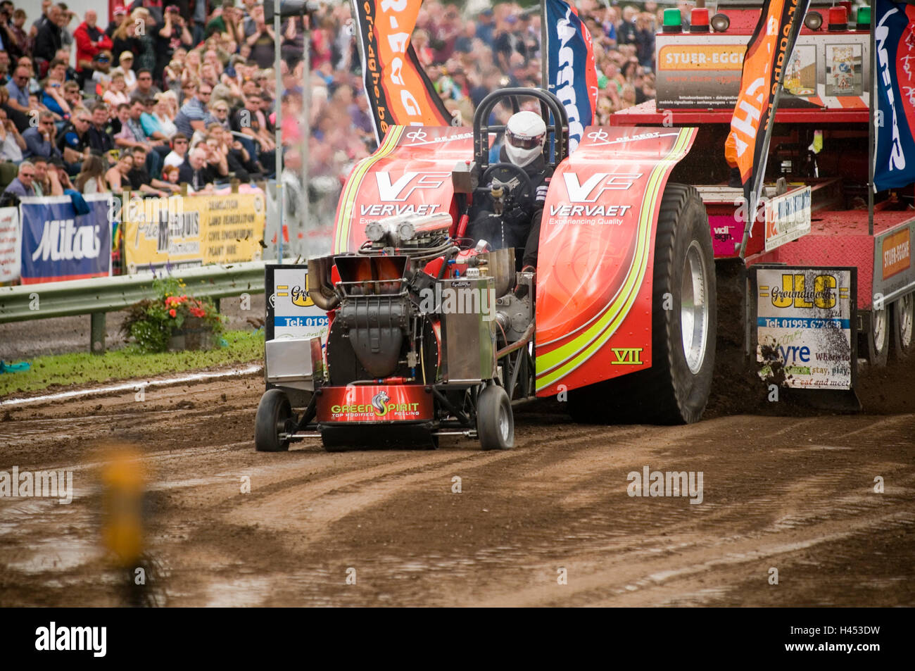 tractor pull pulls pulling puller pullers tractors track event events competition high horsepower powerful engine engines loud n Stock Photo