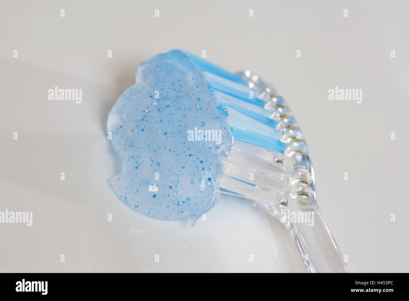 Toothbrush, brush head, cog gel, blue, transparent, close up, sink, hand toothbrush, paste, toothpaste, cog plaster gel, paste thread, gel, bristles, bichrome, transparent-blue, white-blue, prepares, care, personal care, make of a mess, oral hygiene, clean, clean, fallen down, tipped over, cog care, hygiene, body hygiene, oral hygiene, cog hygiene, cosmetics articles, cosmetics, hygiene article, cleanliness, cleanness, cog cleaning, nobody, colour mood, colour, detail, inside, Stock Photo