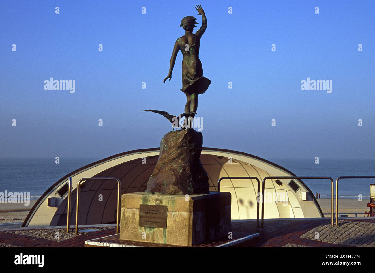 Sylt, Westerland, St. art, bronze statue 'save our Seas', Stock Photo