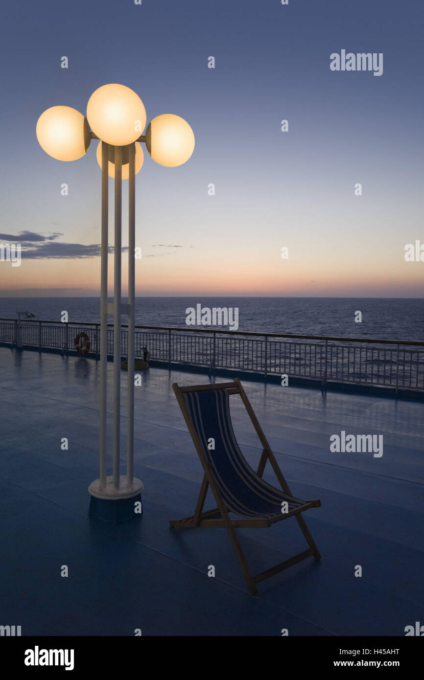 Cruise ship deck chair hi-res stock photography and images - Alamy