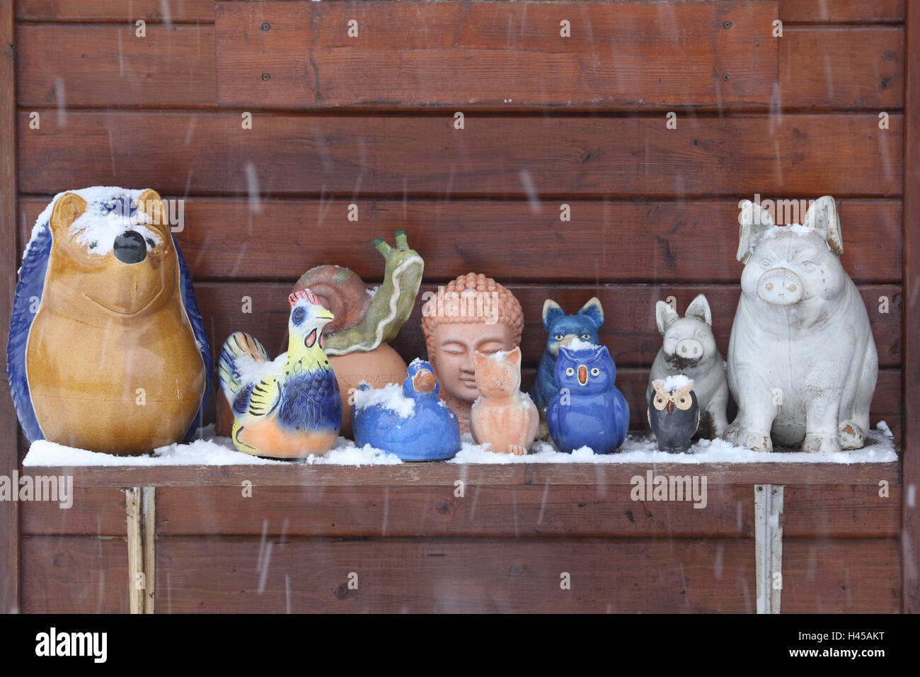 Garden figures hi-res stock photography and images - Alamy