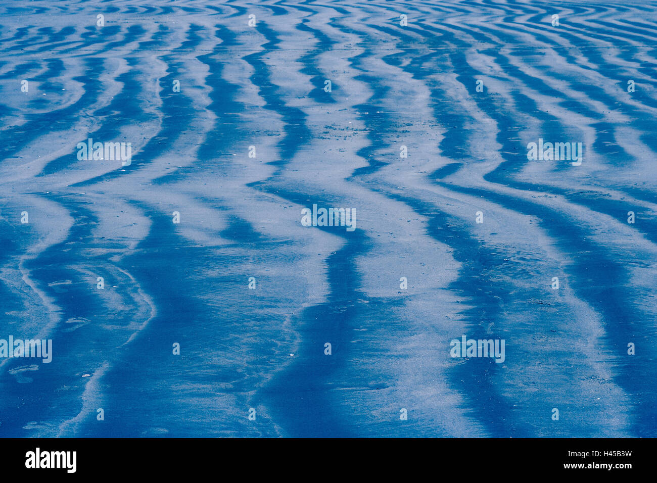 Pattern in the beach sand, India coastline Stock Photo - Alamy