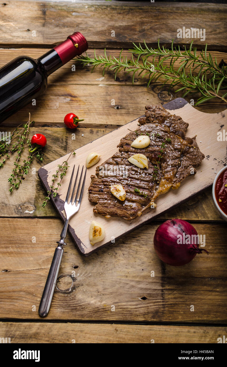 Rib eye steak with garlic, pepper and red wine Stock Photo - Alamy
