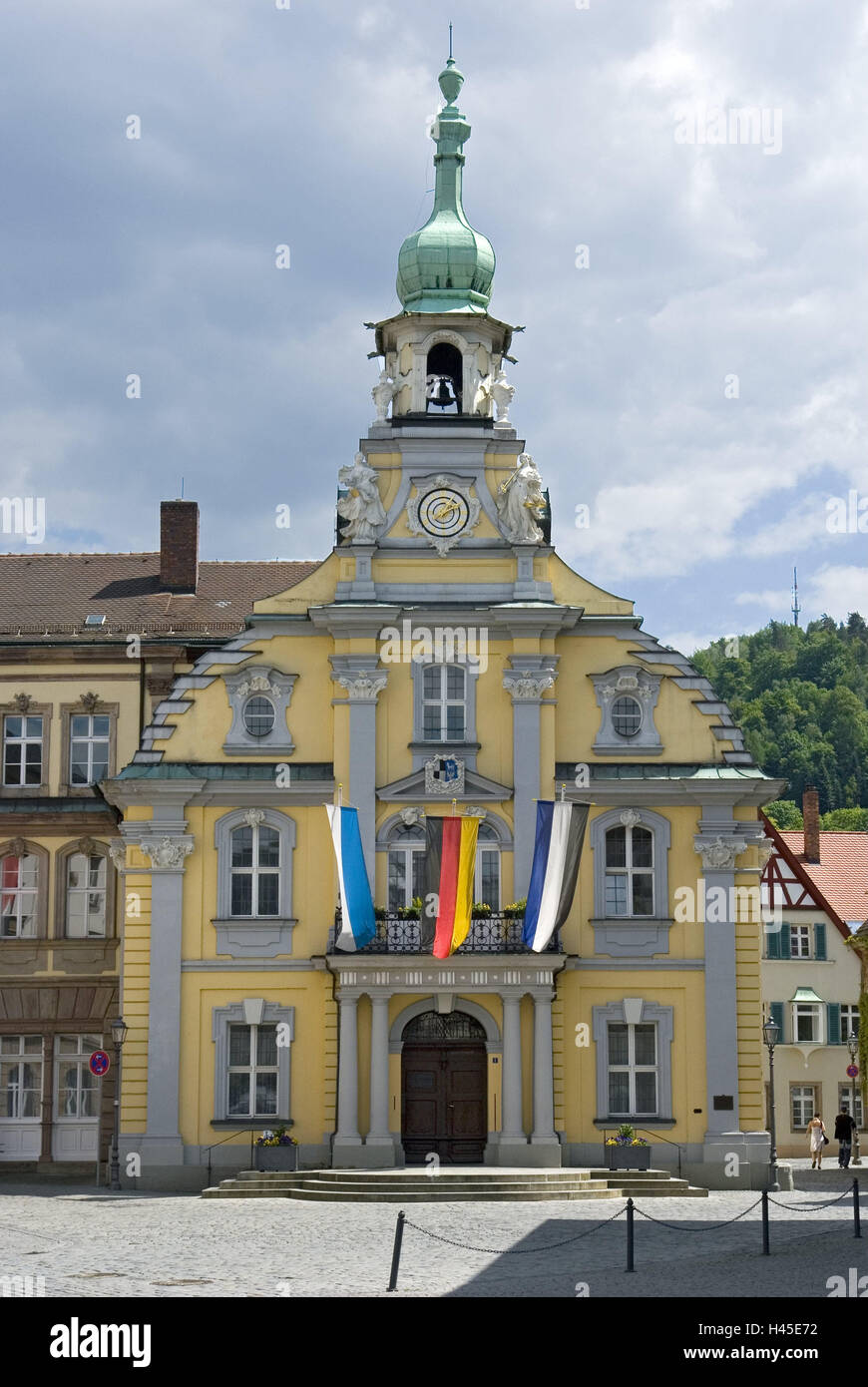 Germany, Bavaria, Kulmbach, city hall, Burgenstrasse, flags, francs, Upper Franconias, rococo, rococo facade, architectural style, pillars, architecture, place of interest, person, outside, facade, town, city hall tower, flags, flags, city hall clock, Stock Photo