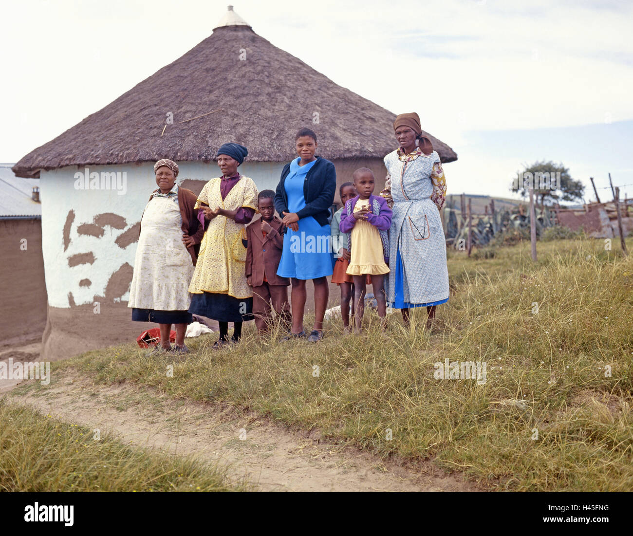South, Africa, Transkei, village, Xhosa strain, women, children, hut, Africa, east cape, Xhosa, Xhosas, to Kaffern, Bantu people, settlement, people, tribe, dark-skinned, non-whites, Africans, group, group picture, outside, Stock Photo