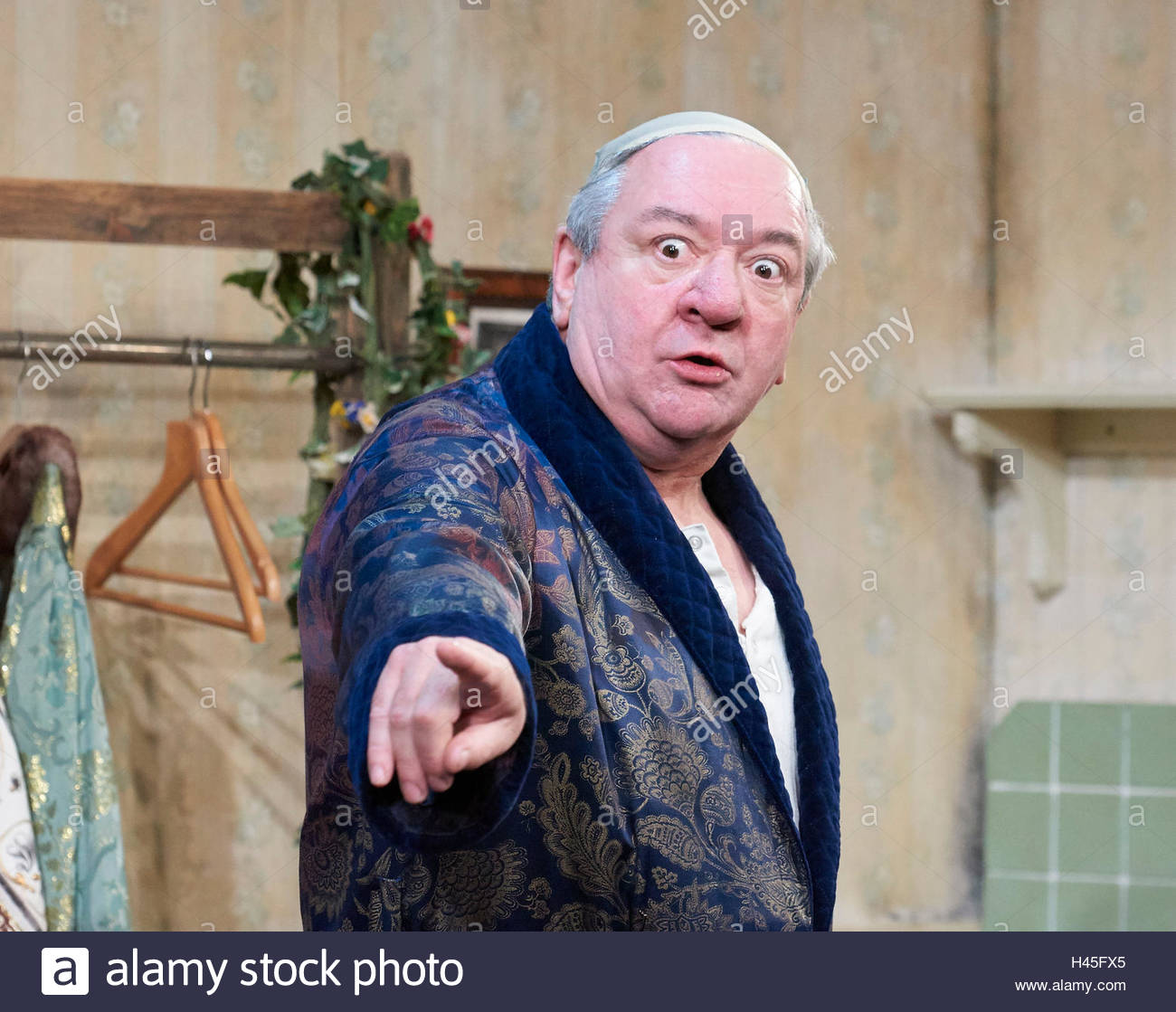 The Dresser By Ronald Harwood Directed By Sean Foley With Ken