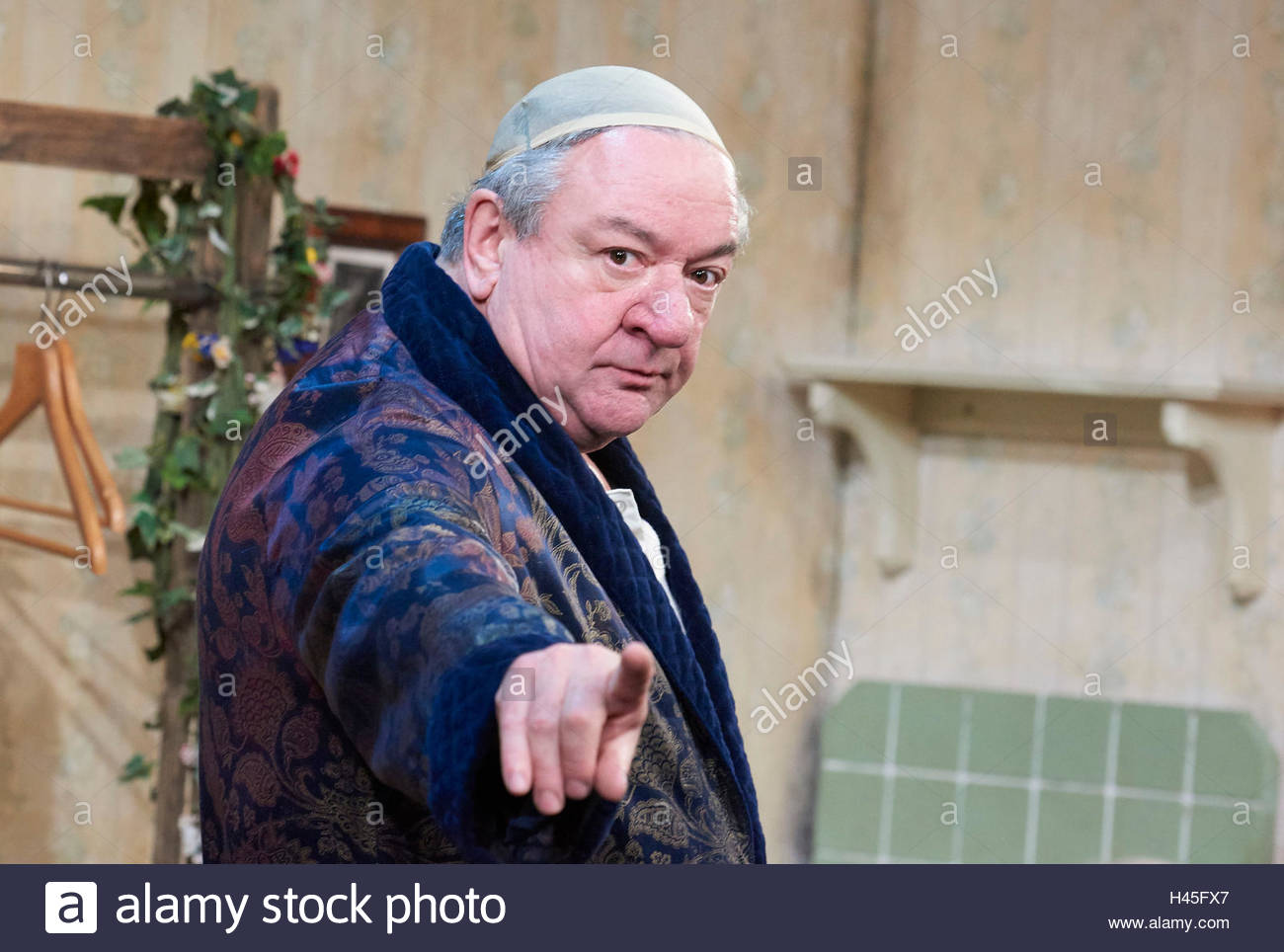 Sir Ronald Harwood High Resolution Stock Photography and Images Alamy