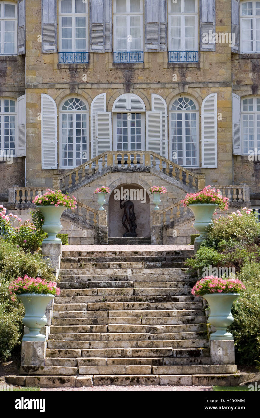 France, Bourgogne, Saone-et-Loire, Charolles, La Clayette, Corbigny, Chateau de Dree, perron, flowers, facade, detail, Stock Photo