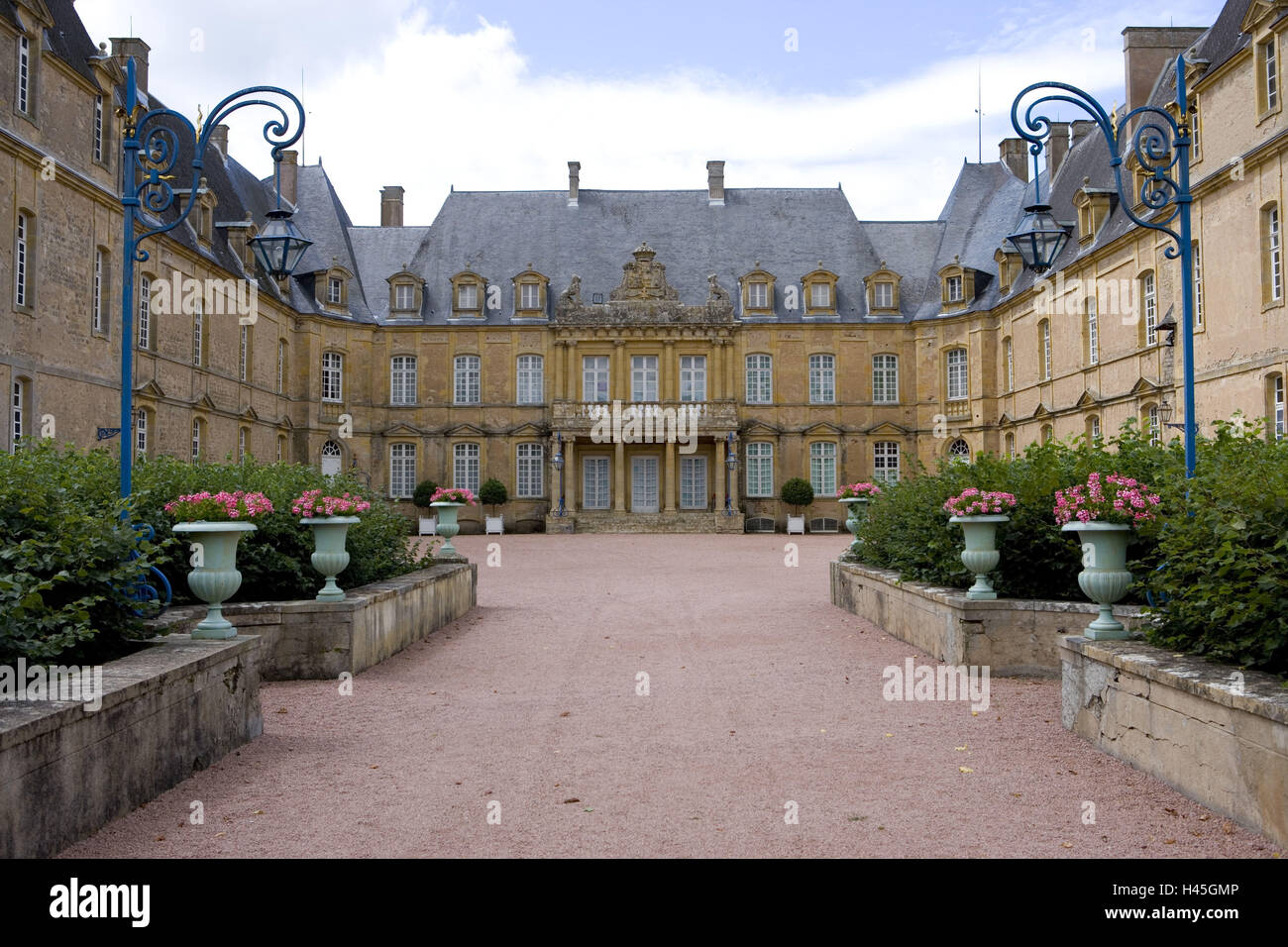 France, Bourgogne, Saone-et-Loire, Charolles, La Clayette, Corbigny, Chateau de Dree, castle court, Stock Photo