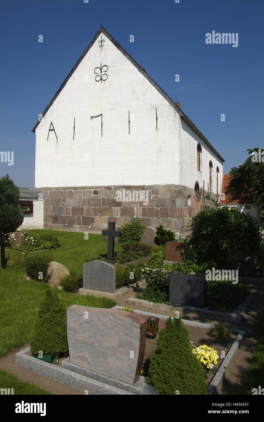 Germany, Schleswig-Holstein, island Sylt, Morsum, church St. Martin, cemetery, Stock Photo