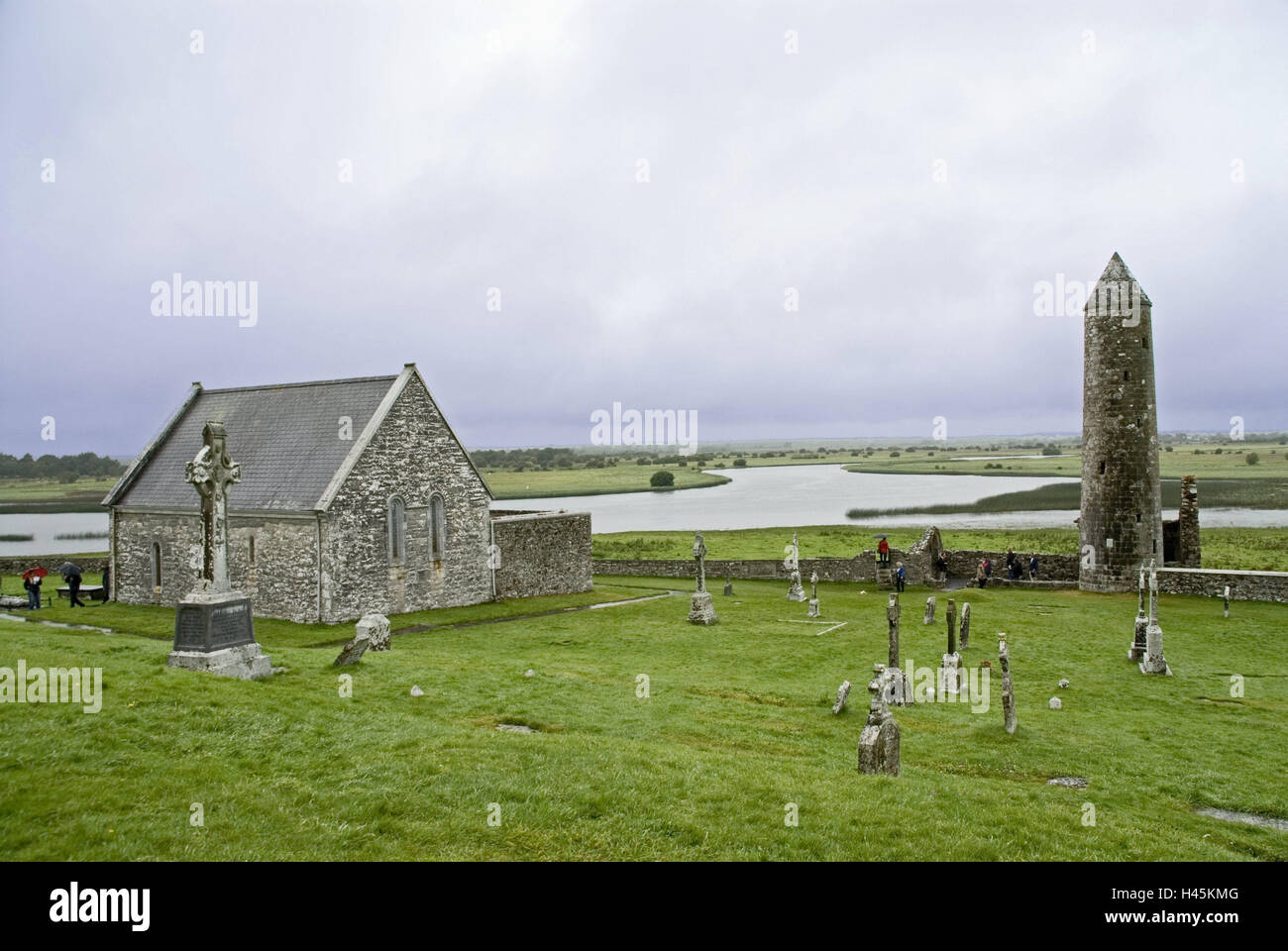 Ireland, Clonmacnoise, cloister settlement, round tower, cemetery, tourist, scenery, river, cloister, cloister plant, ruin, cloister ruin, tower, meadow, tomb, tombs, crosses, stone crosses, religion, tourism, place of interest, Shannon river, deserted, heaven, cloudies, Stock Photo