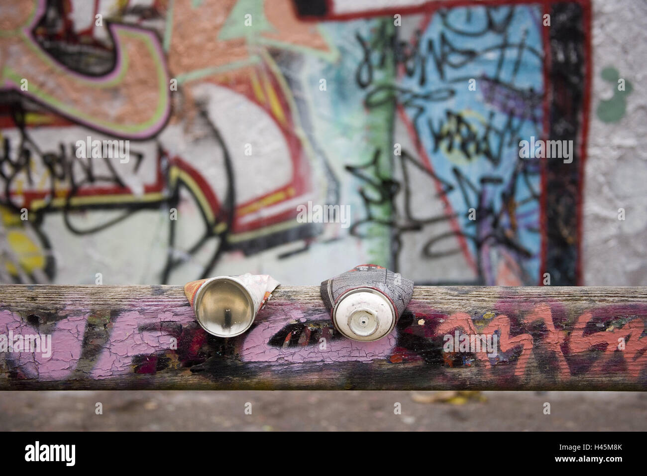 Germany, Berlin, Mauerpark, wall, wooden beam, graffiti, detail Stock