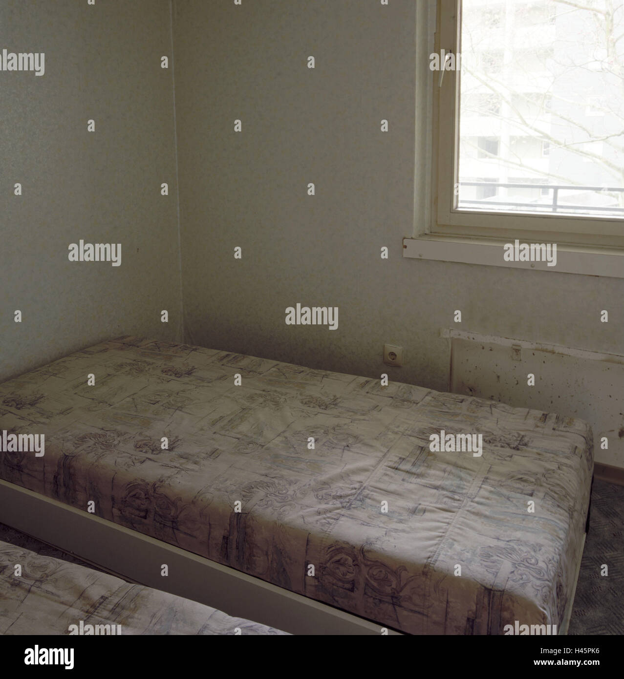 Dirty Bedroom High Resolution Stock Photography and Images Alamy