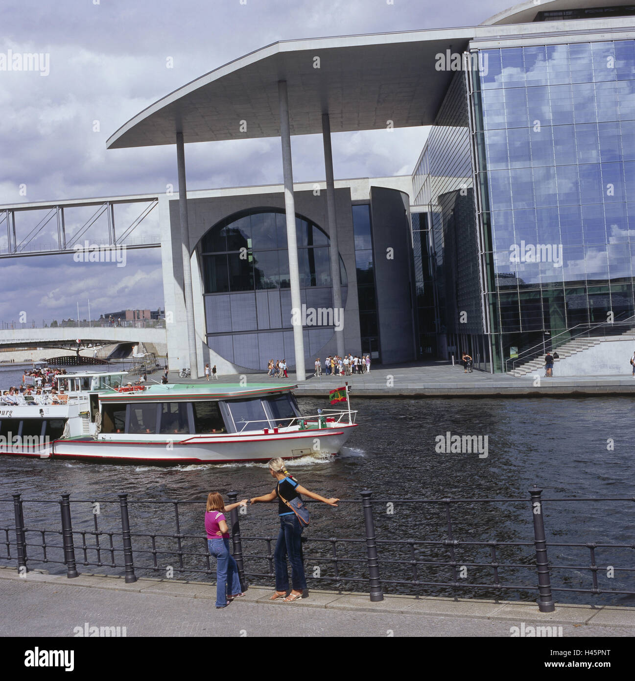 Germany, Berlin, the Bundestag, Marie-Elisabeth-Lüders-Haus, detail, tourist, river Spree, holiday ship, Europe, town, capital, place of interest, Spree bow, government district, bridge, architecture, building, Lüdersblock, exposed concrete, rotunda, parliament library, library, person, outside, Spree shore, round window, pillars, ship, navigation, Stock Photo