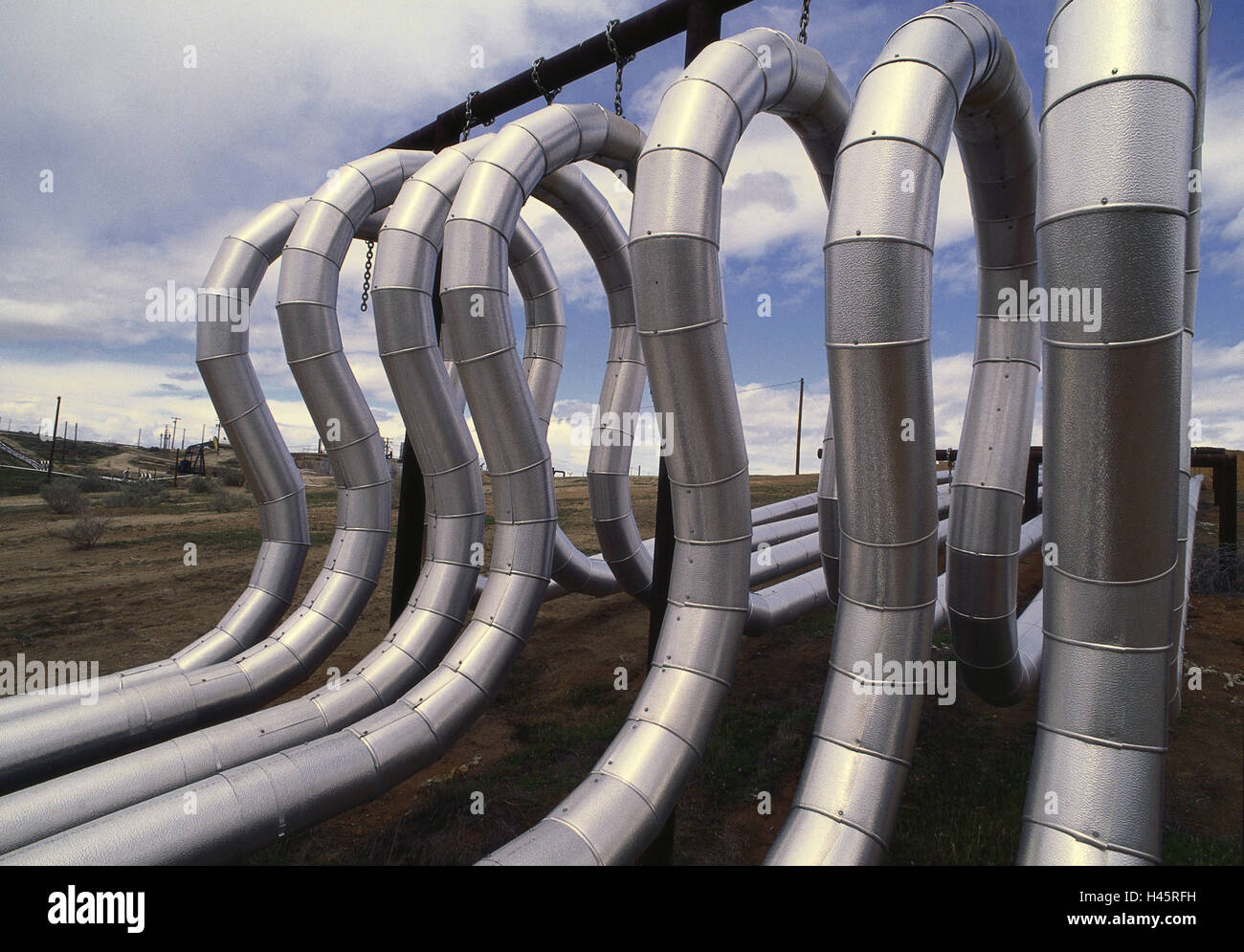The USA, California, oil refinery, circuits, energy, oil, raw material, to pipe, economy, industry, deserted, outside, form, curved, heaven, clouds, scenery, Stock Photo
