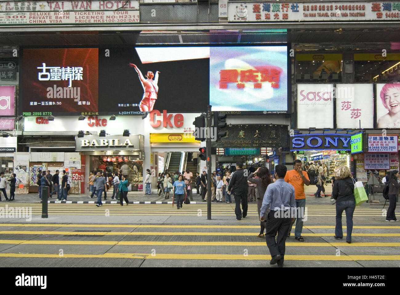 China, Hong Kong, peninsula Kowloon, Nathan Road, shops, advertisement signs, tourists, no model release, Stock Photo